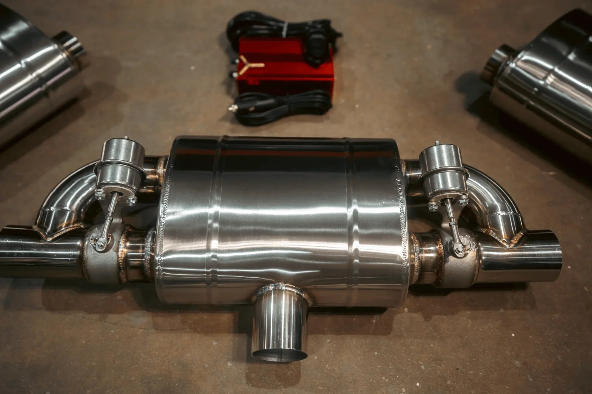 دبة كورسا الاصدار العريض مع كامل ملحقات التشغيل - Corsatronic Exhausts