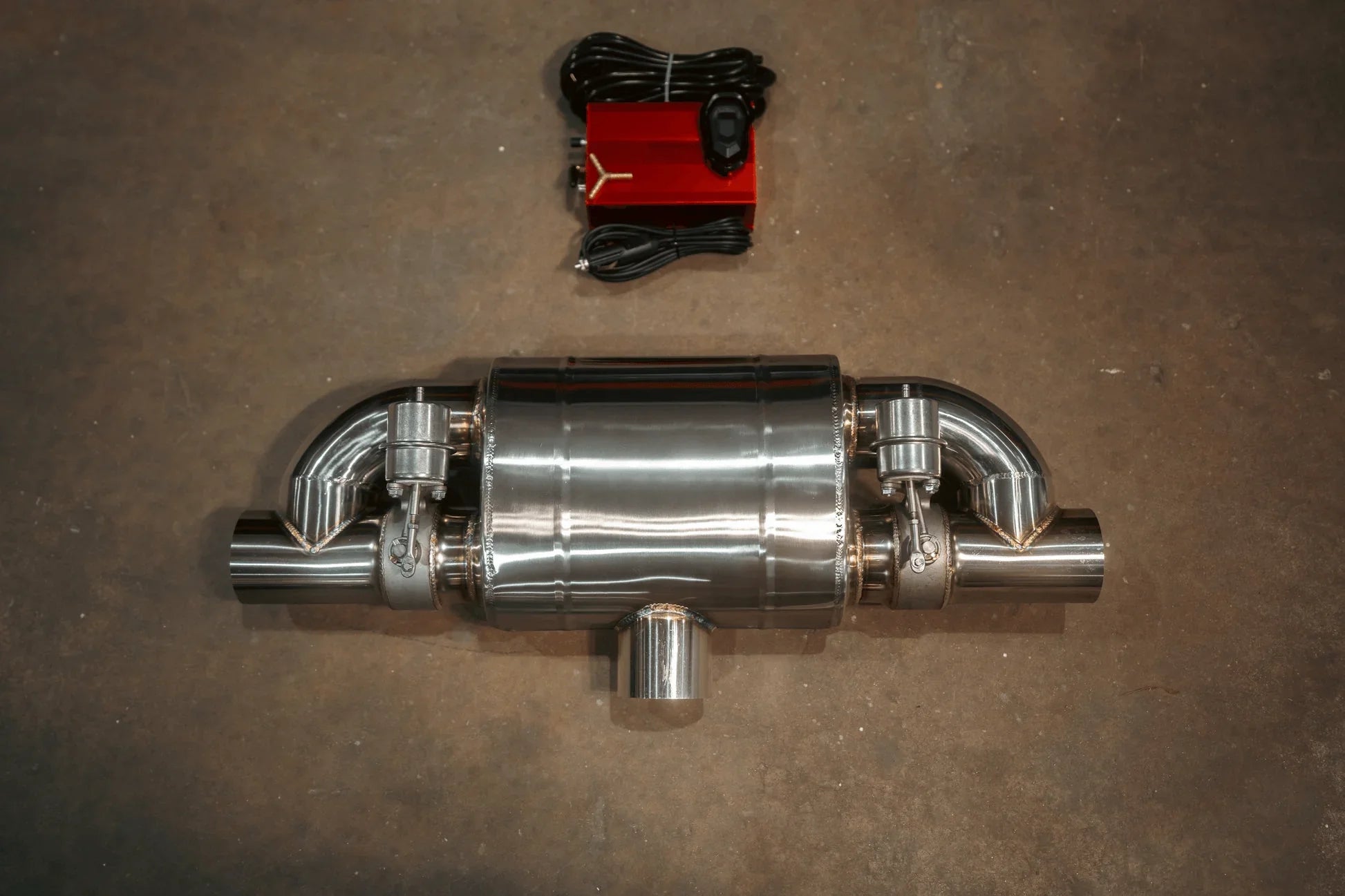 دبة كورسا الاصدار العريض مع كامل ملحقات التشغيل - Corsatronic Exhausts