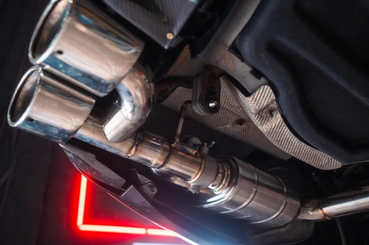 دبة كورسا الاصدار العريض مع كامل ملحقات التشغيل - Corsatronic Exhausts