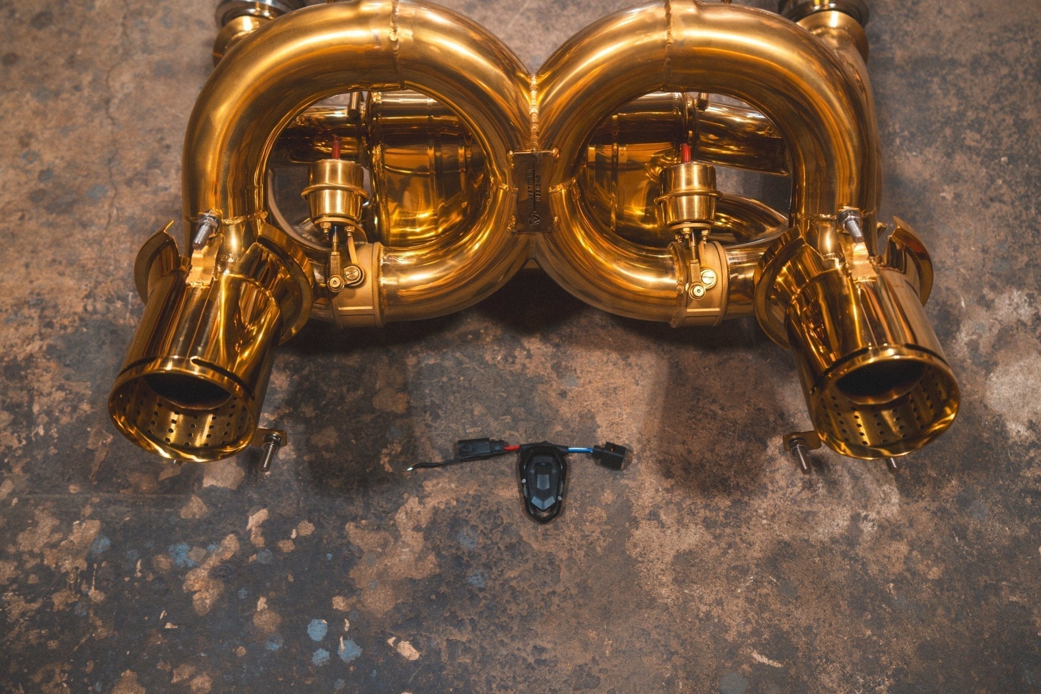 Lamborghini Aventador SVJ / Ultimae نظام كورساترونك الإلكتروني - Corsatronic Exhausts